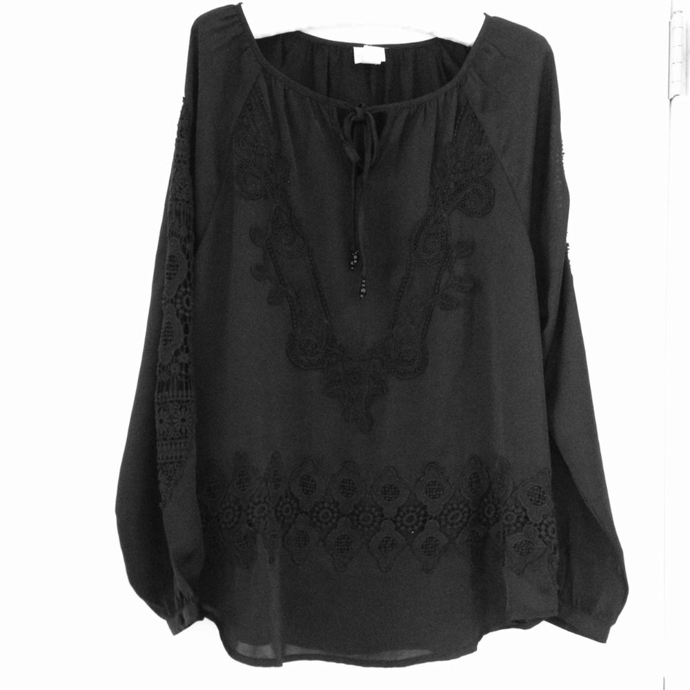Chico's Sz Sm Black Lace Embellished Peasant Top